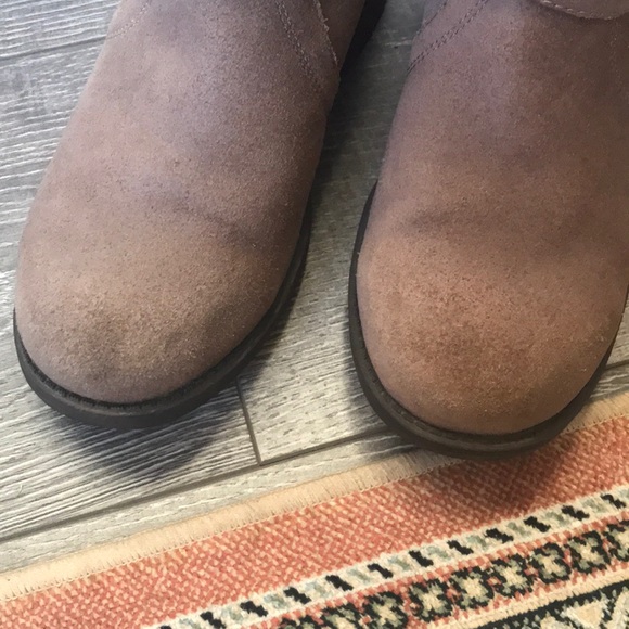 UGG • Suede • Boots - Picture 6 of 6